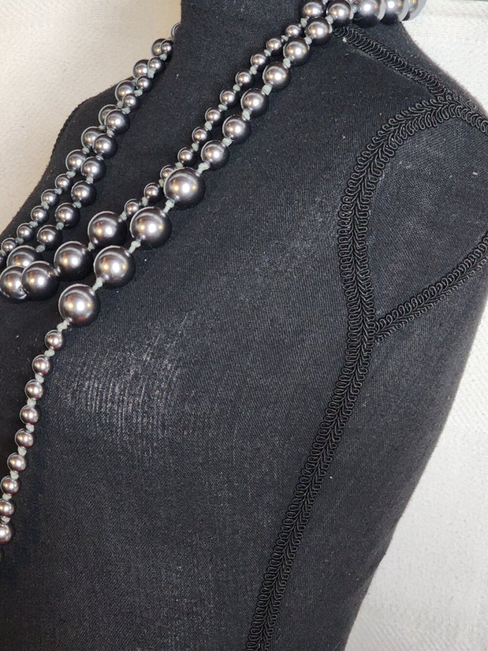 Chico's Extra Long 66" Flapper Gray Silver Graduated Bead Unisex Knot Necklace - Picture 9 of 16